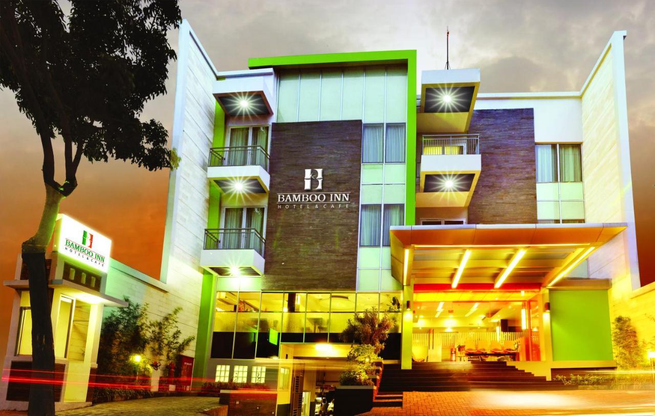 Bamboo Inn Hotel & Cafe Джакарта Екстериор снимка