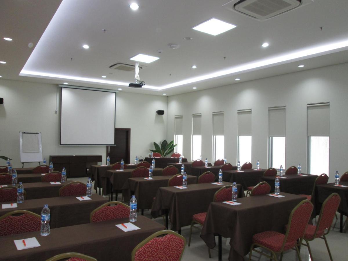 Bamboo Inn Hotel & Cafe Джакарта Екстериор снимка