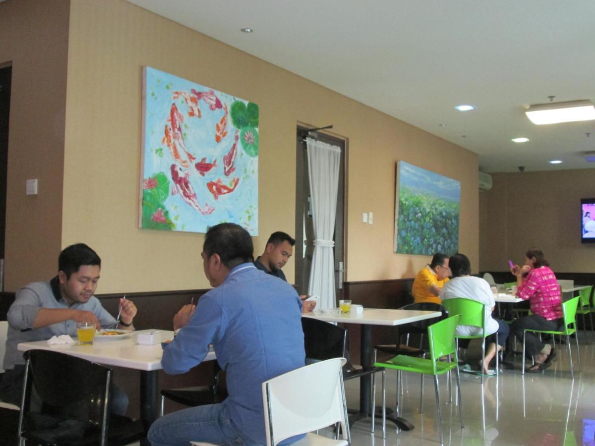 Bamboo Inn Hotel & Cafe Джакарта Екстериор снимка
