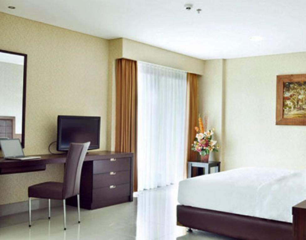 Bamboo Inn Hotel & Cafe Джакарта Екстериор снимка
