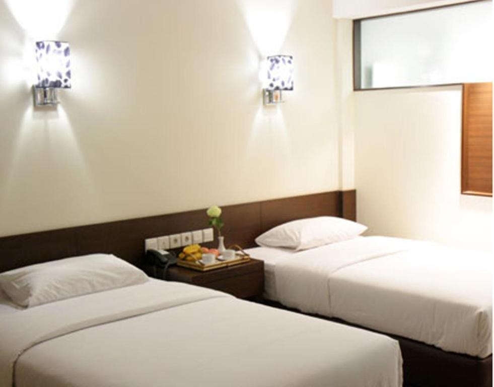 Bamboo Inn Hotel & Cafe Джакарта Екстериор снимка