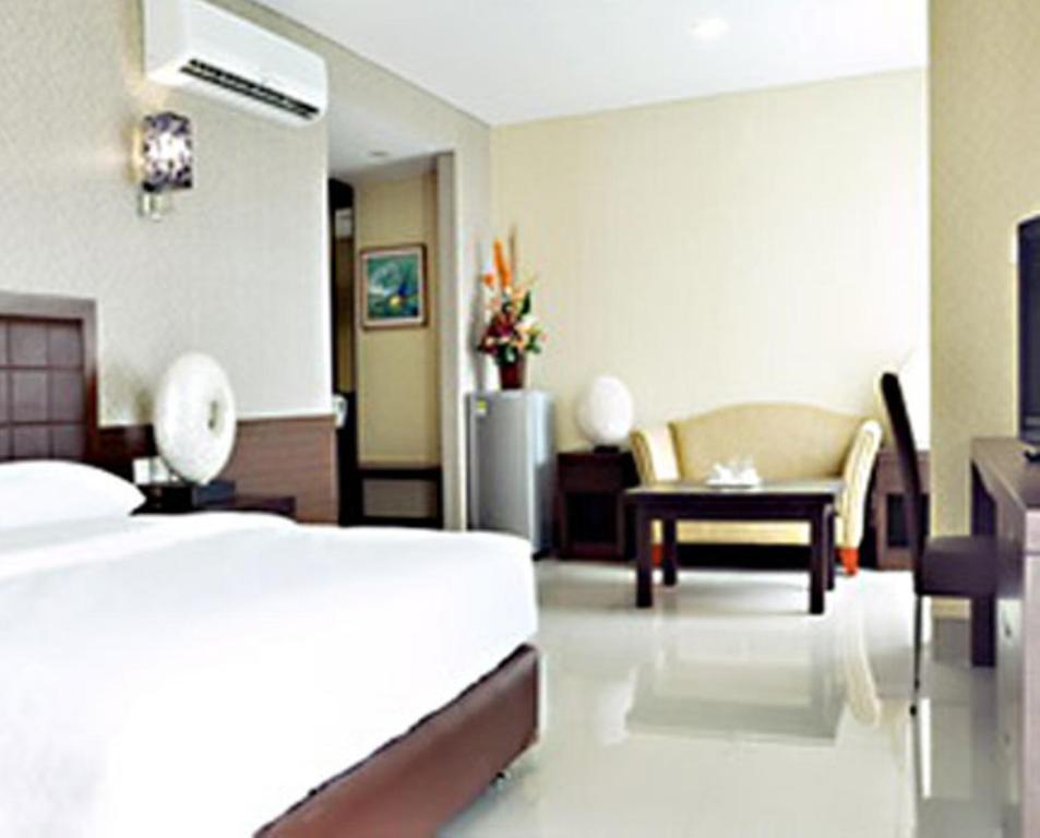 Bamboo Inn Hotel & Cafe Джакарта Стая снимка