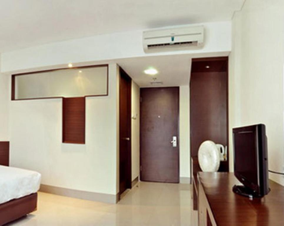Bamboo Inn Hotel & Cafe Джакарта Стая снимка