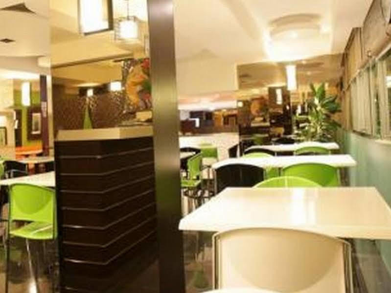 Bamboo Inn Hotel & Cafe Джакарта Екстериор снимка